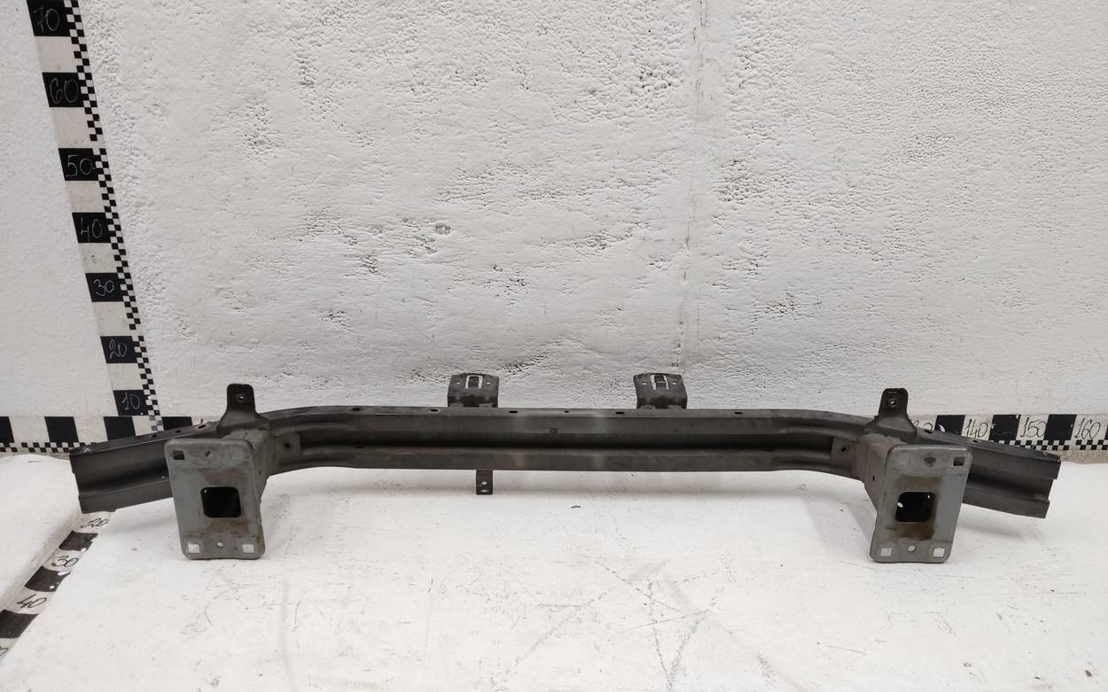 Усилитель переднего бампера