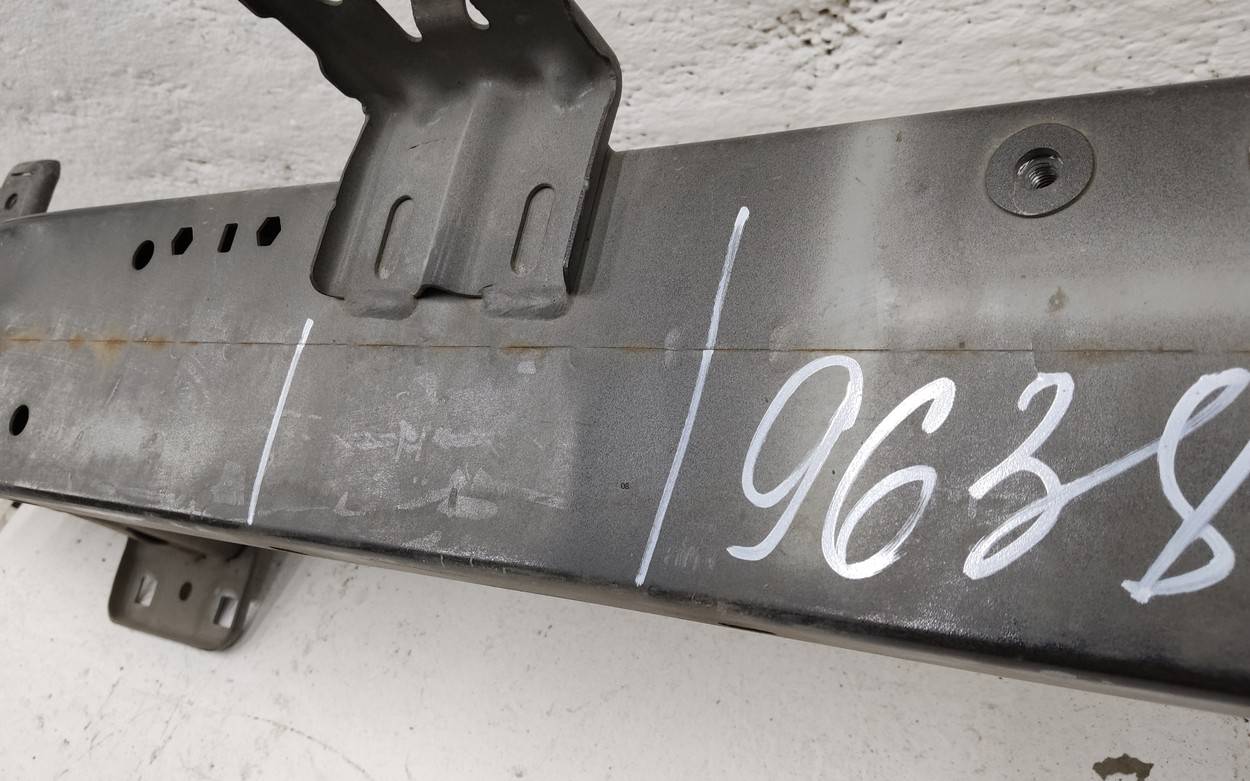 Усилитель переднего бампера