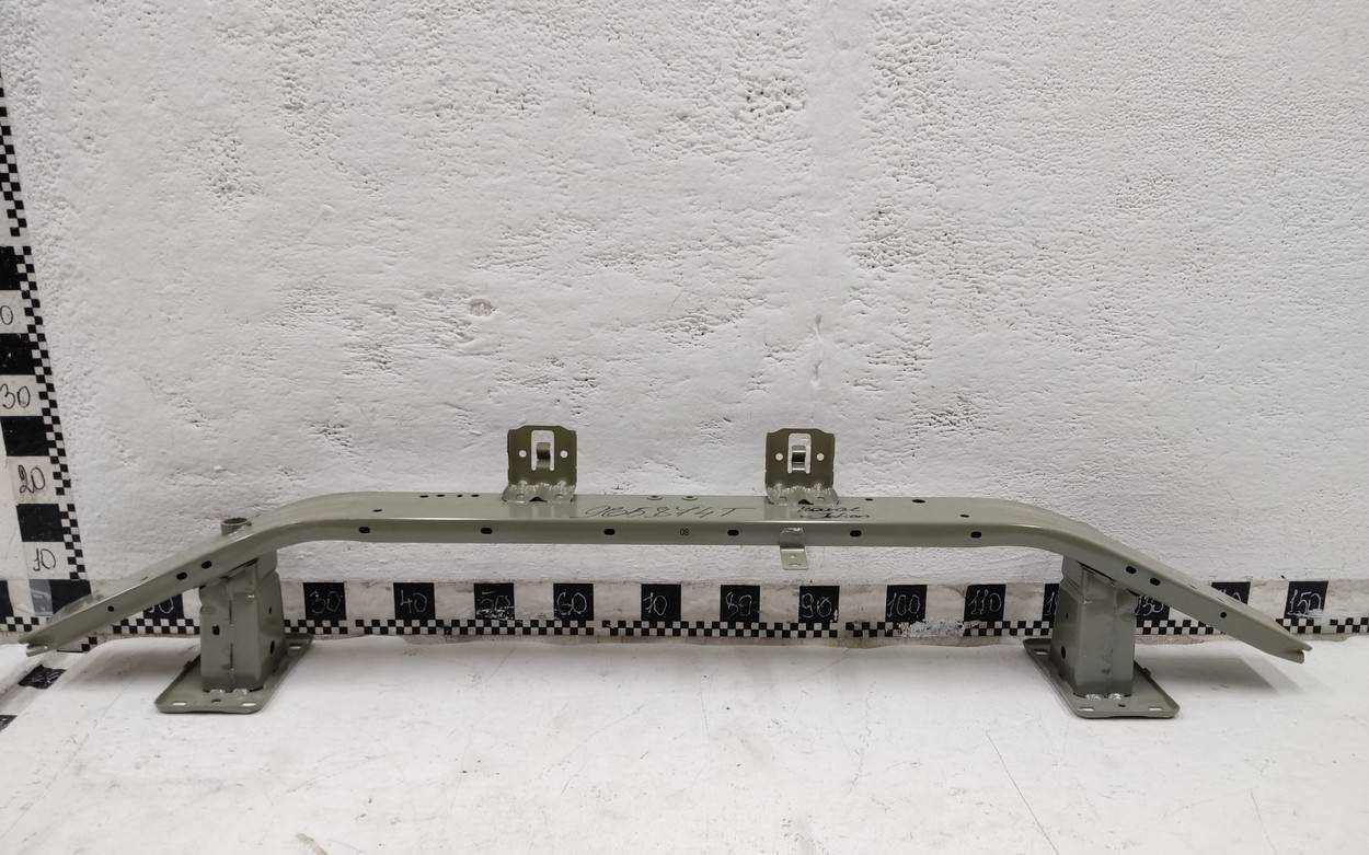 Усилитель переднего бампера