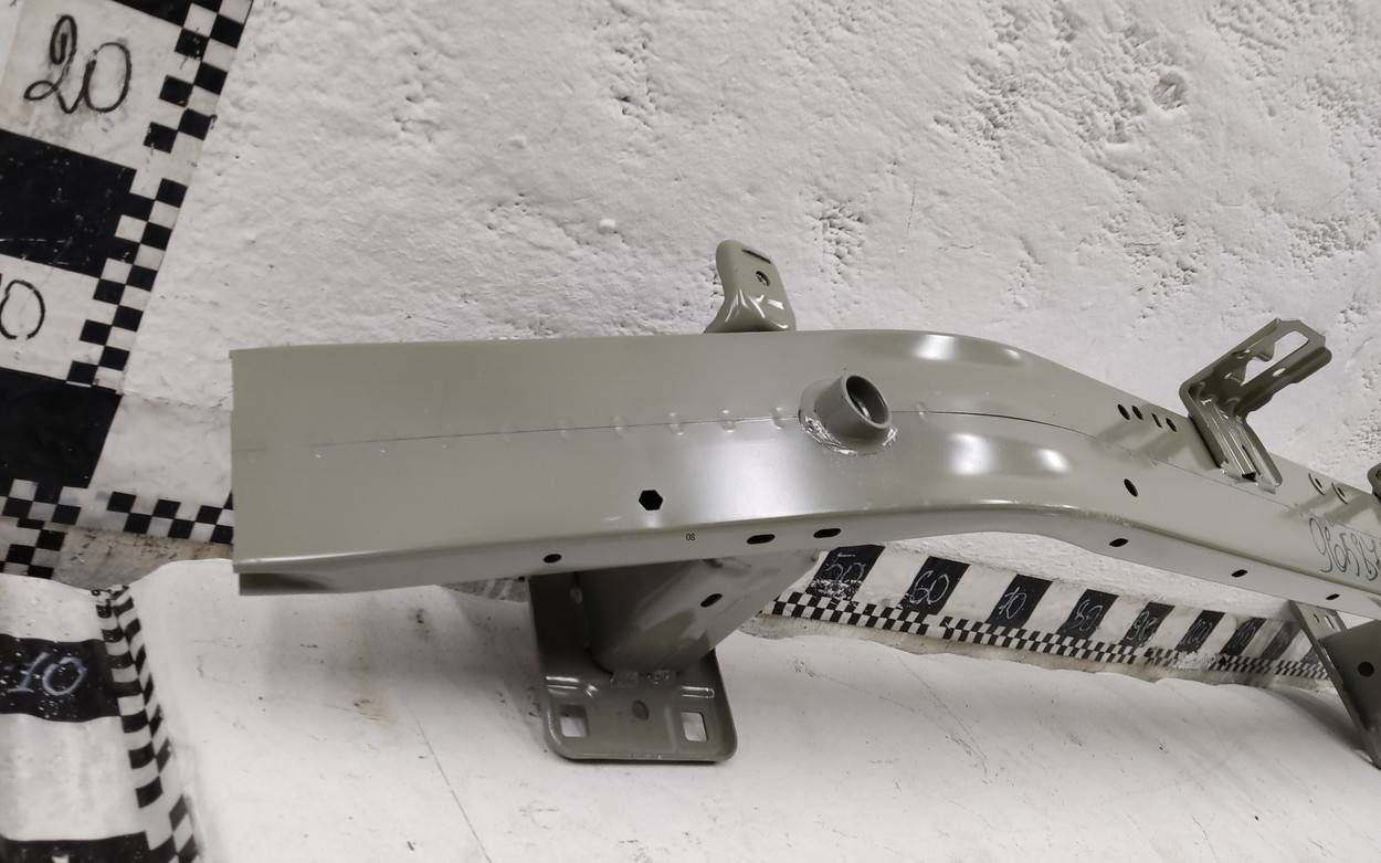 Усилитель переднего бампера