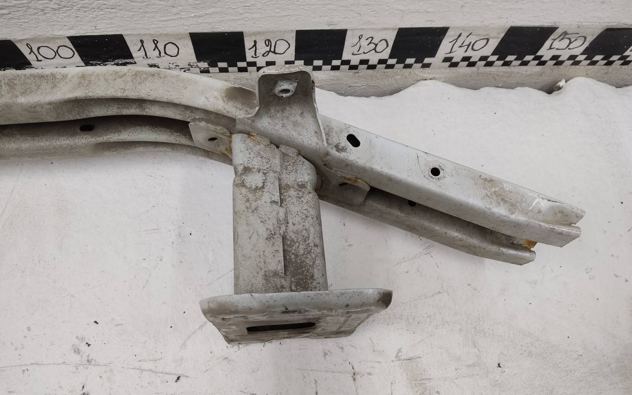 Усилитель переднего бампера