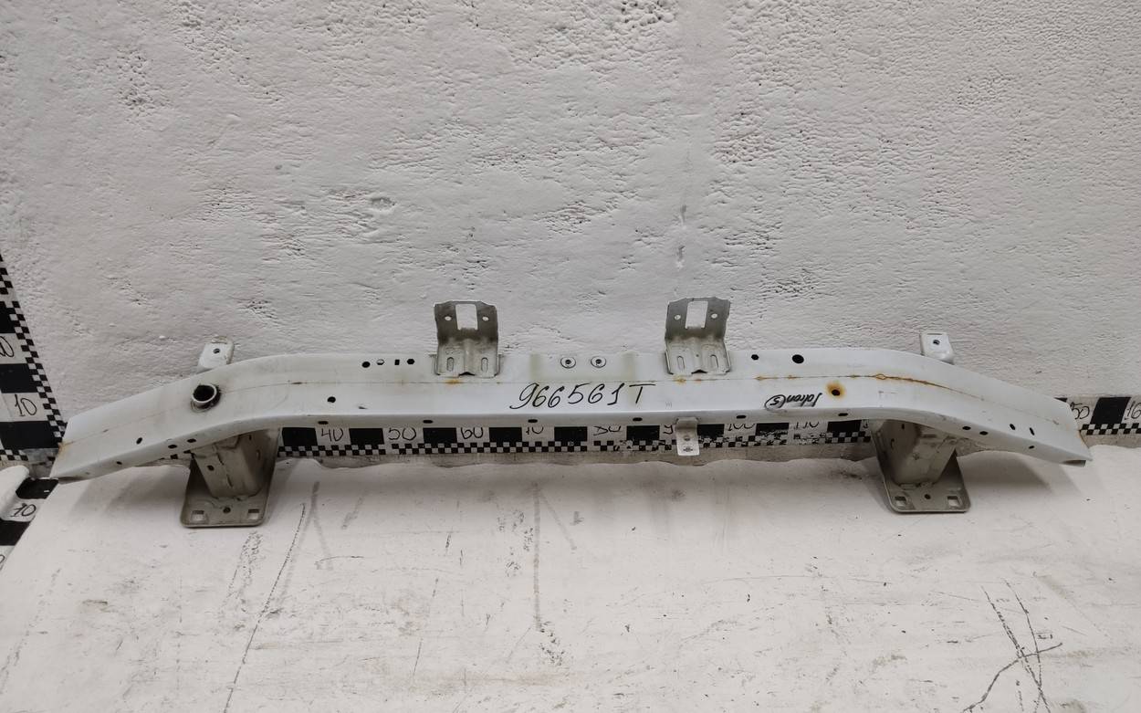 Усилитель переднего бампера