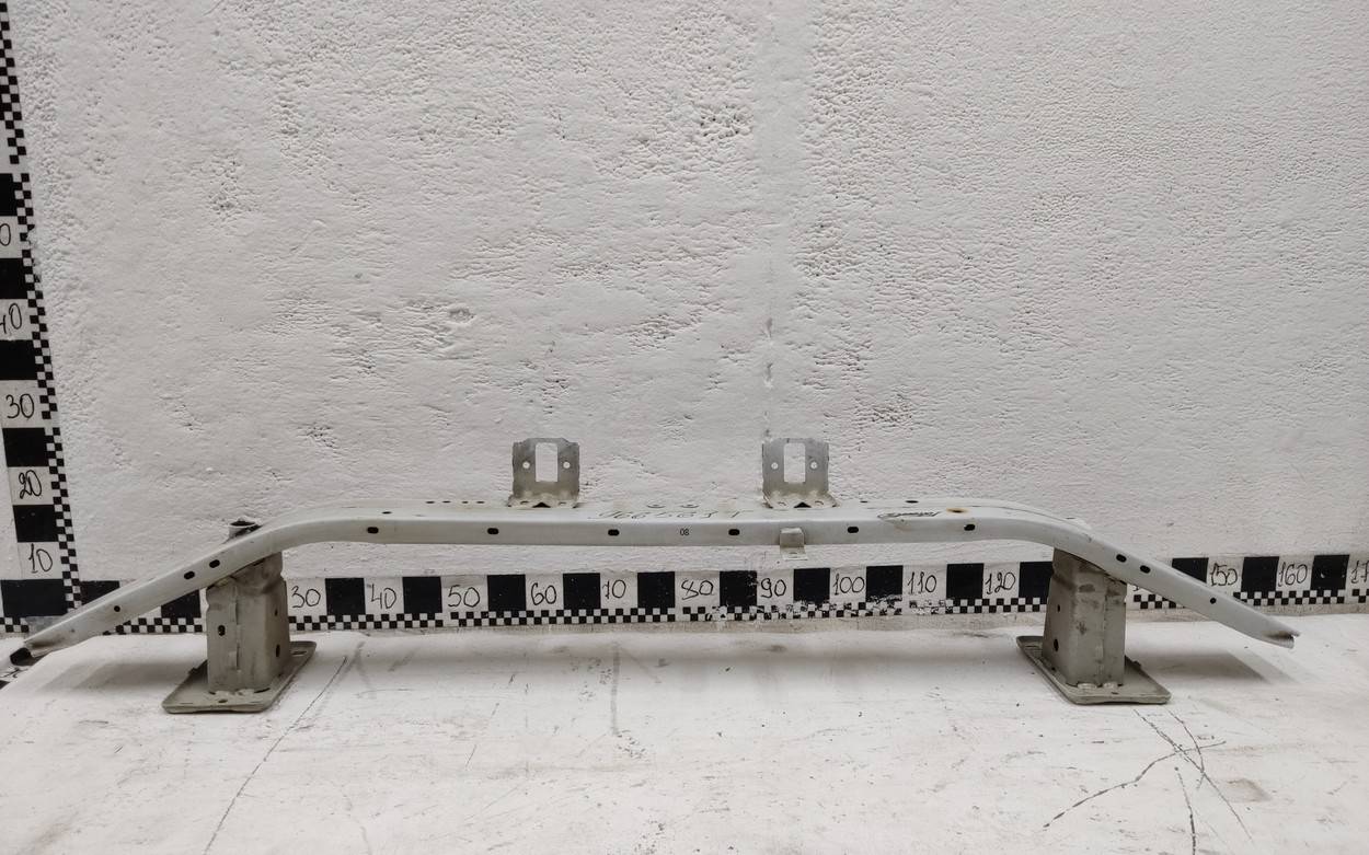 Усилитель переднего бампера