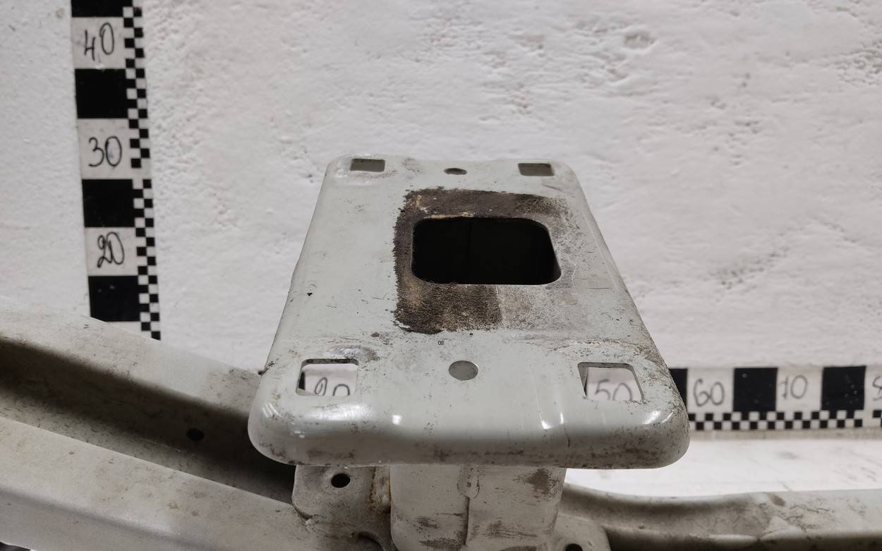 Усилитель переднего бампера