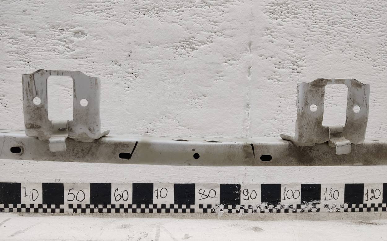 Усилитель переднего бампера