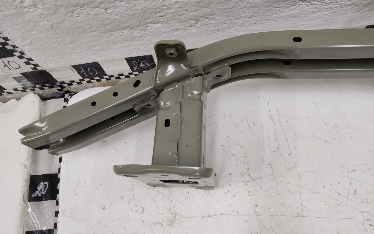 Усилитель переднего бампера