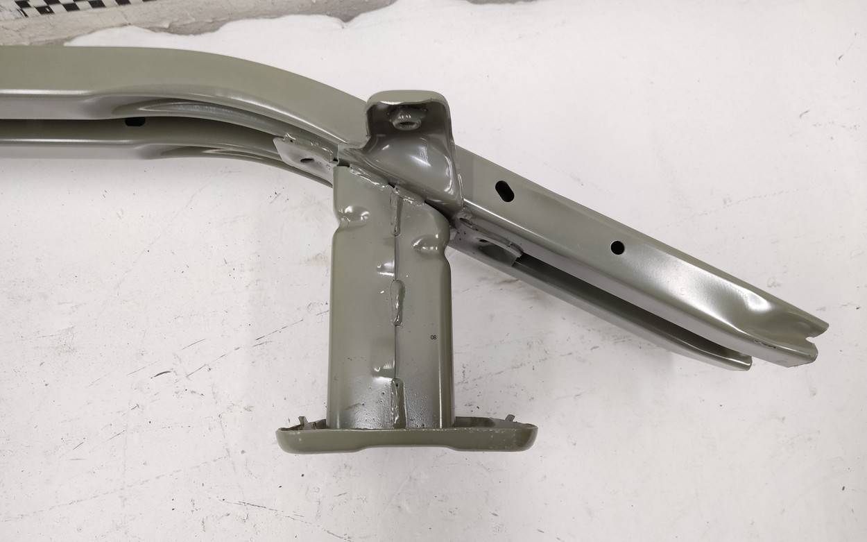 Усилитель переднего бампера