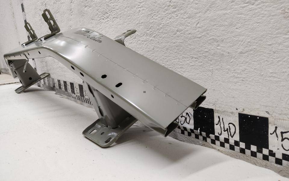 Усилитель переднего бампера