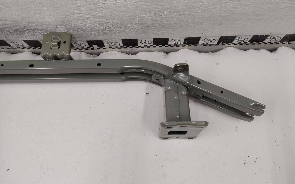 Усилитель переднего бампера