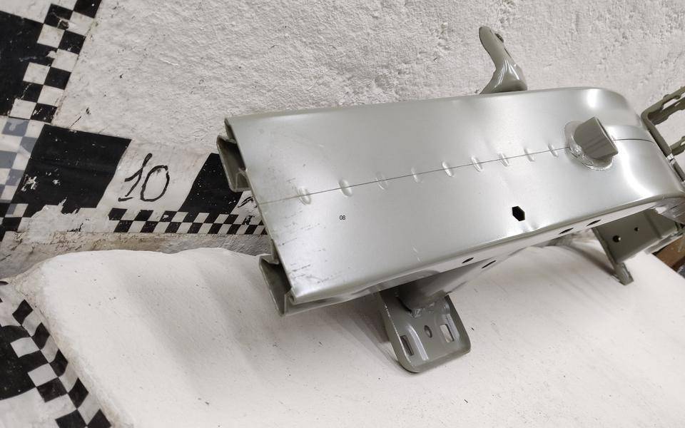 Усилитель переднего бампера