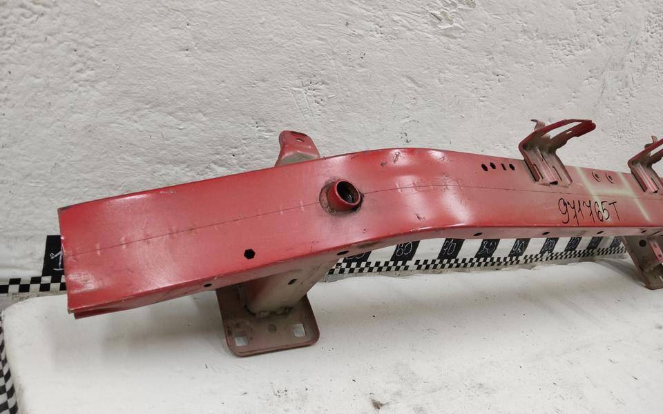 Усилитель переднего бампера