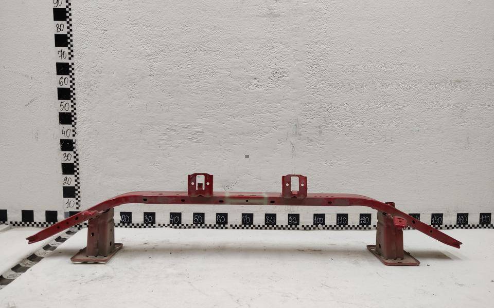 Усилитель переднего бампера