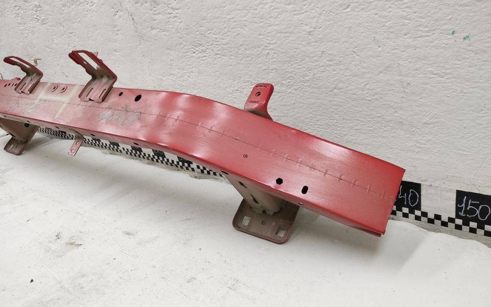 Усилитель переднего бампера