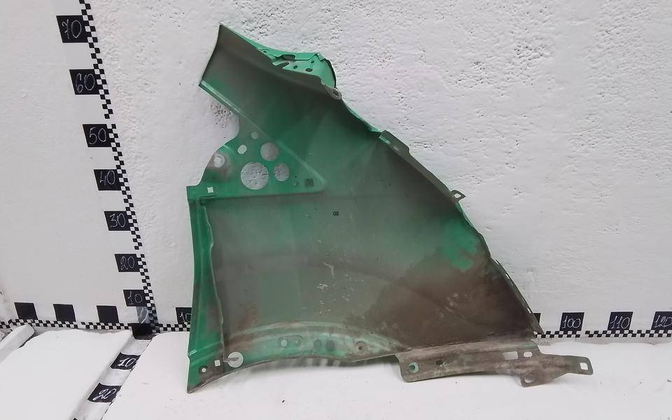 Крыло переднее левое