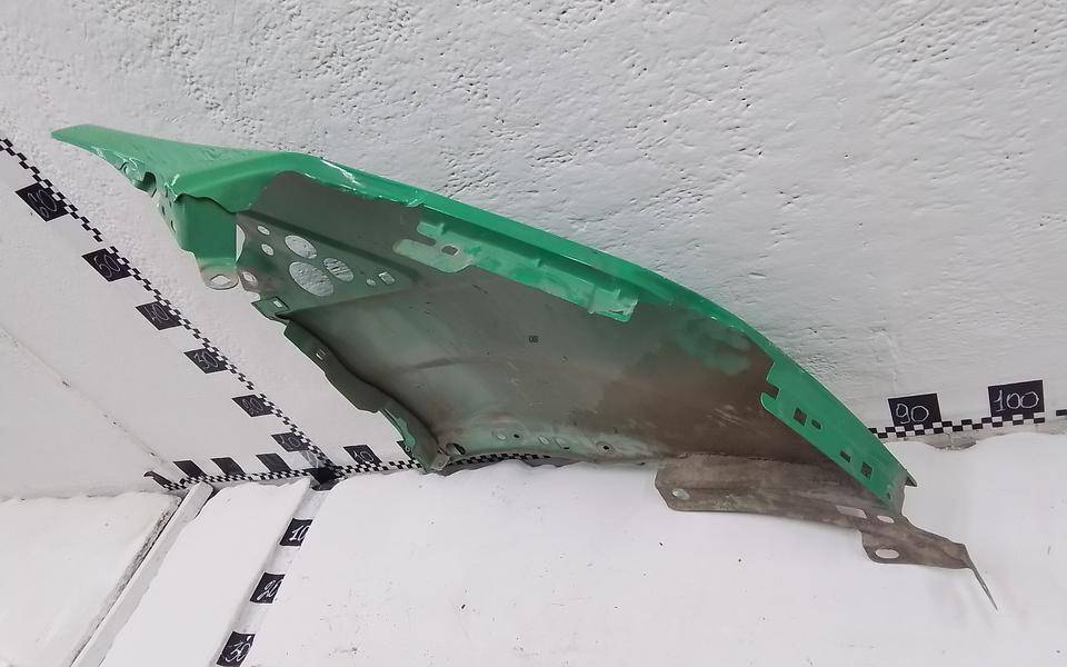 Крыло переднее левое