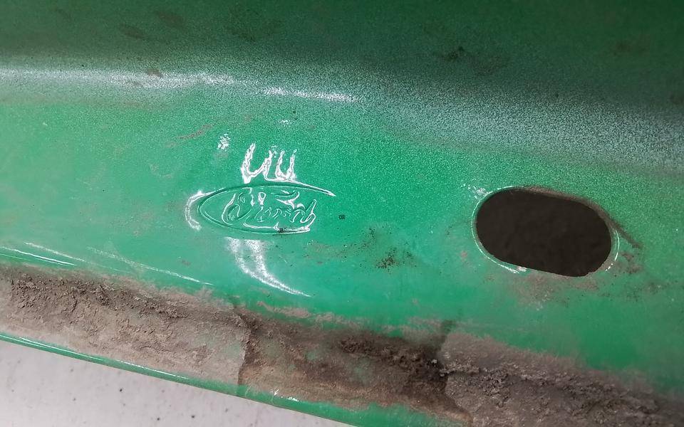 Крыло переднее левое