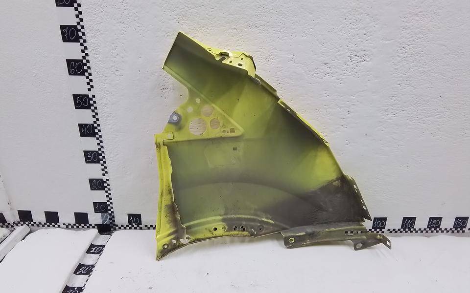 Крыло переднее левое