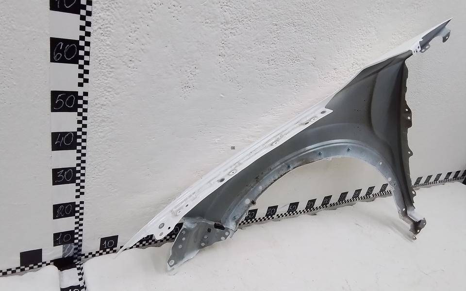 Крыло переднее правое