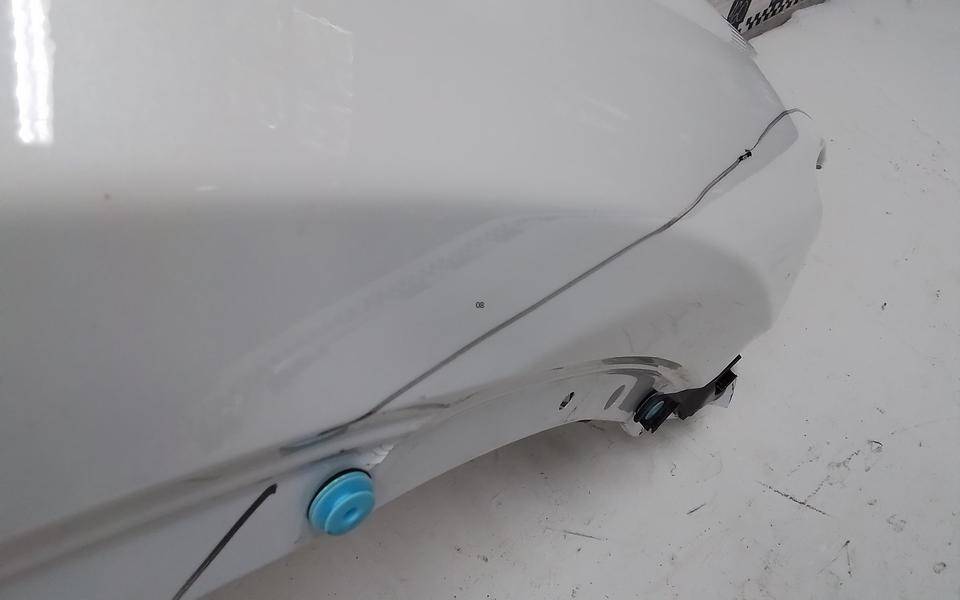 Крыло переднее правое