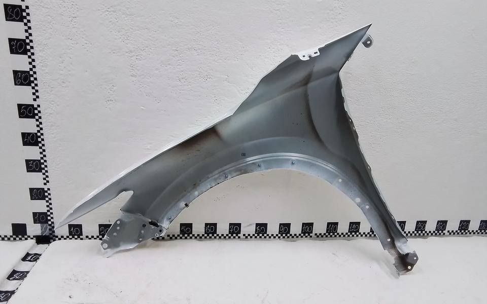 Крыло переднее правое