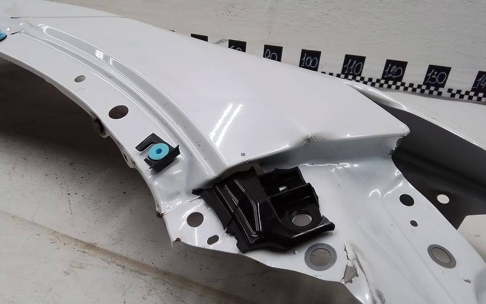 Крыло переднее правое