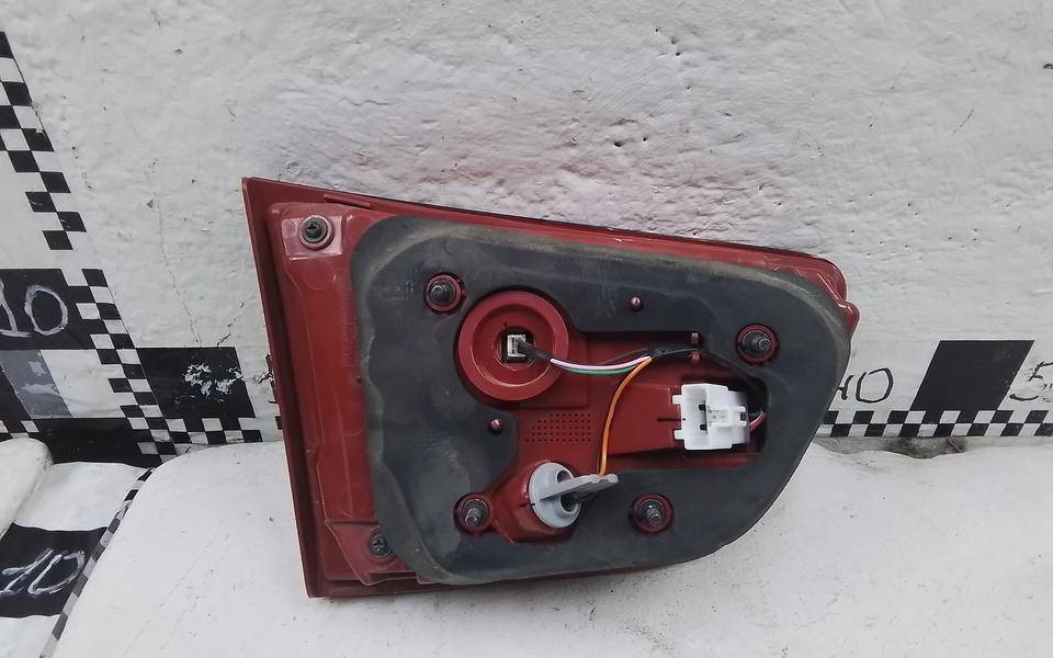 Фонарь задний внутренний правый