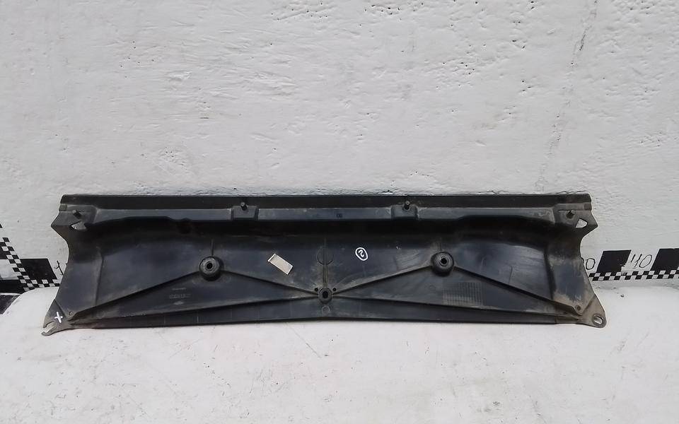 Пыльник двигателя центральный