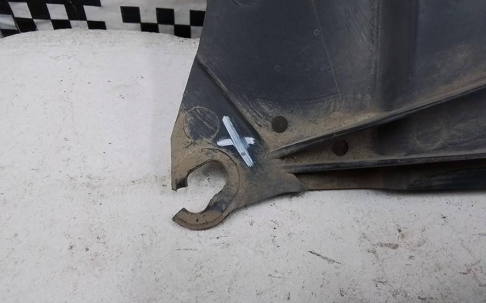 Пыльник двигателя центральный