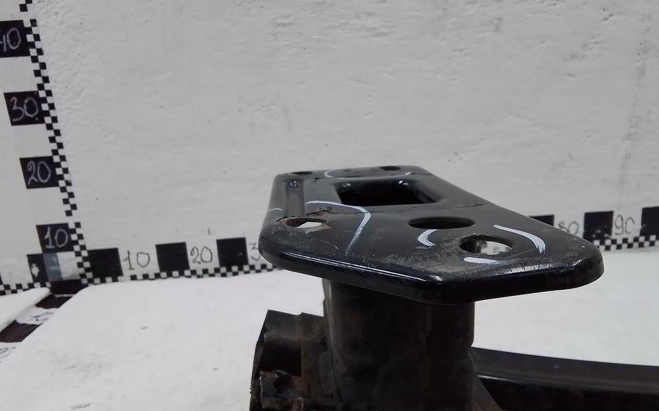 Усилитель переднего бампера