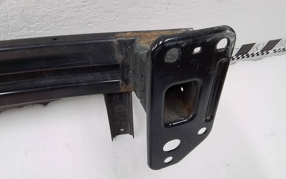 Усилитель переднего бампера