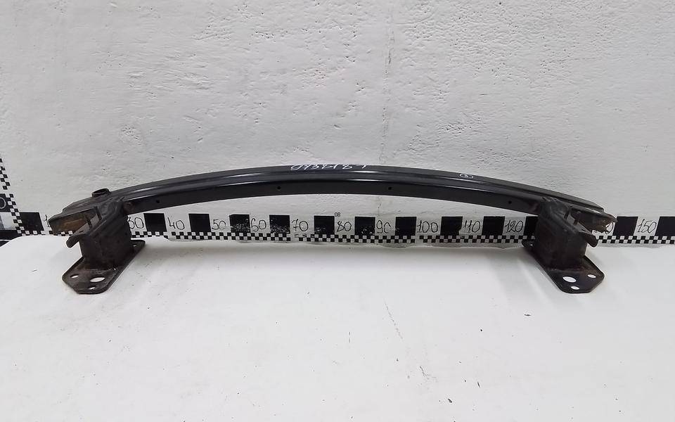 Усилитель переднего бампера