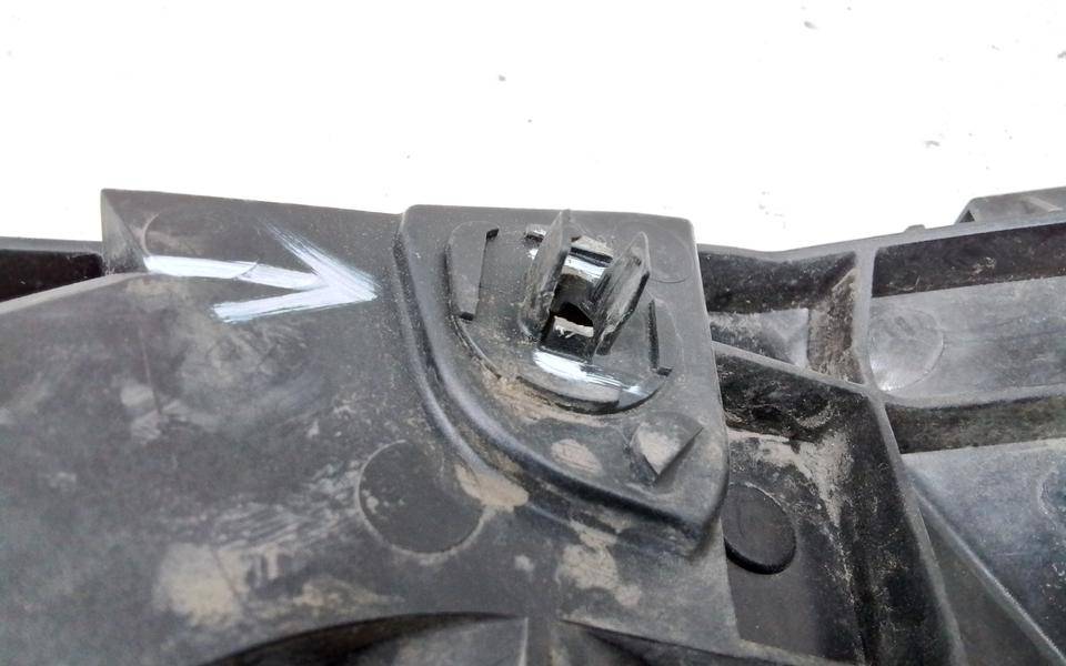 Кронштейн переднего бампера левый