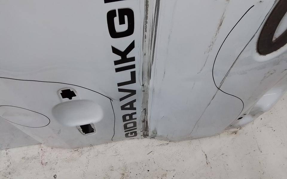 Дверь задняя правая