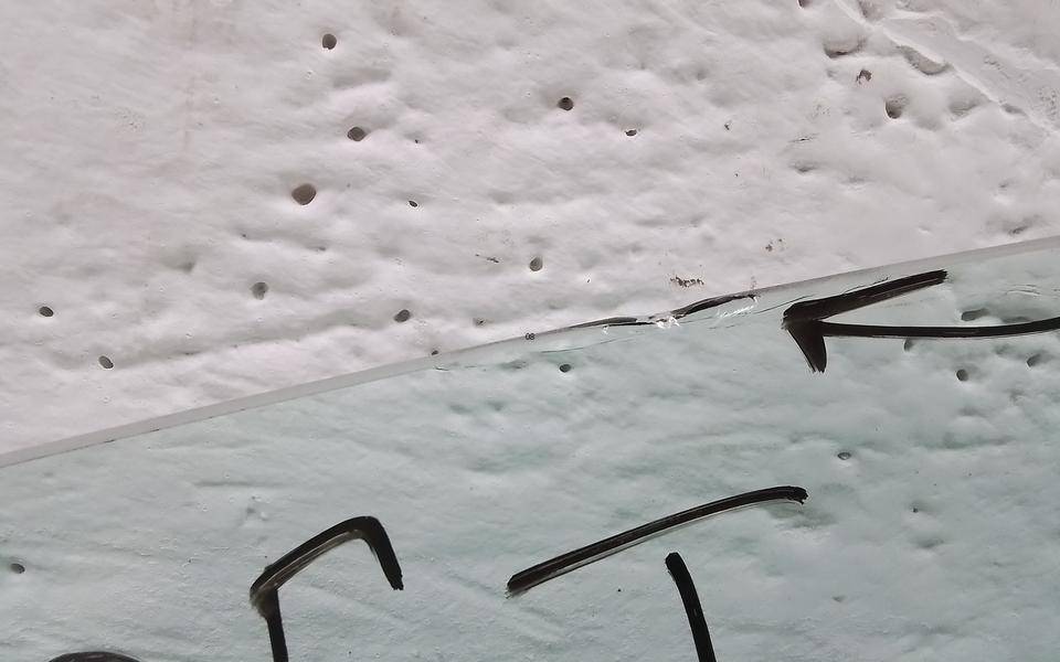 Стекло двери передней левой