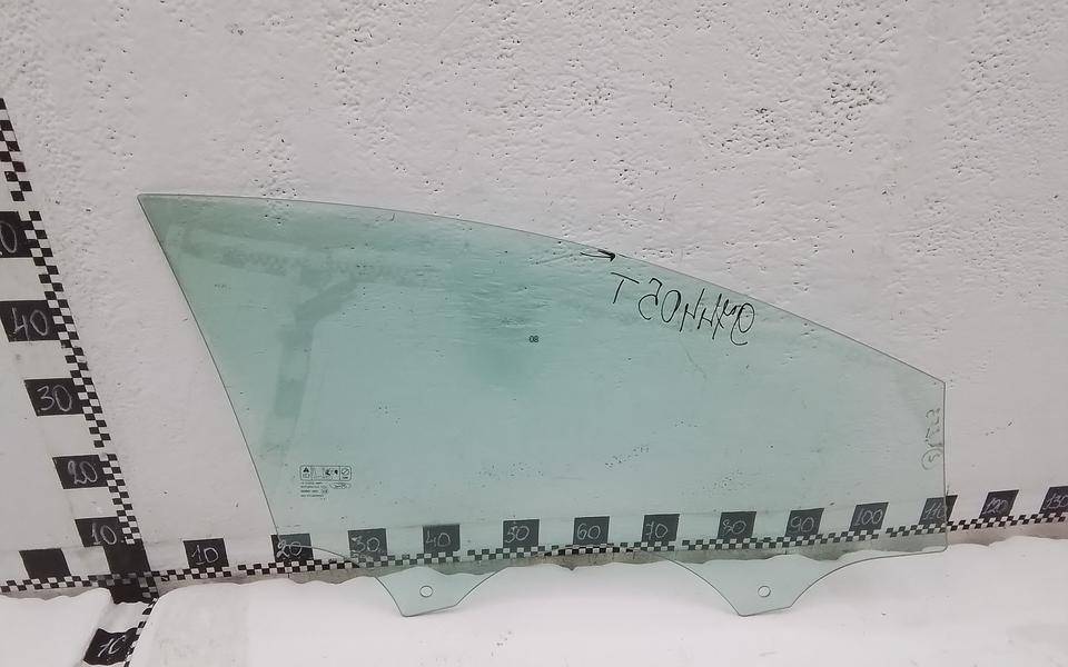 Стекло двери передней левой