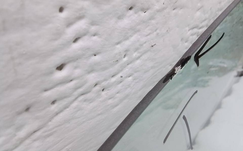 Стекло двери передней левой