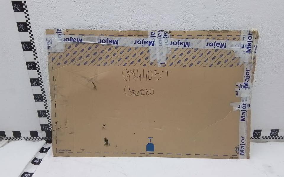 Стекло двери передней левой