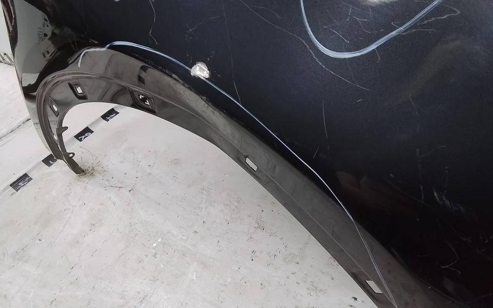 Крыло переднее правое