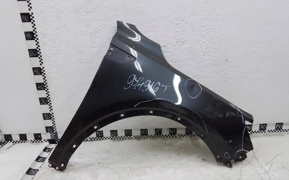 Крыло переднее правое