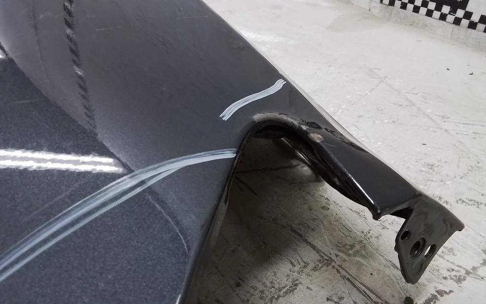 Крыло переднее правое