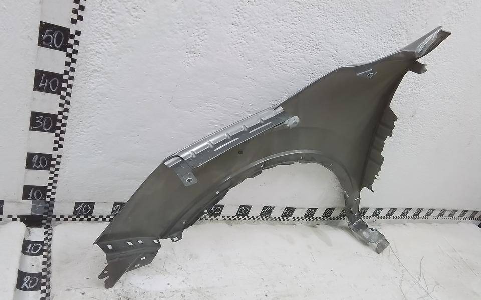 Крыло переднее правое