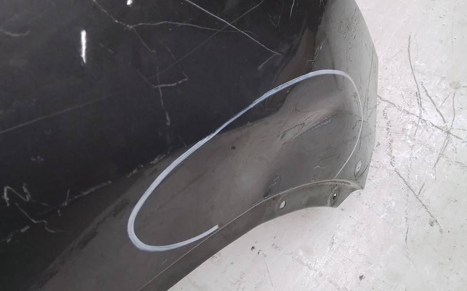 Крыло переднее правое