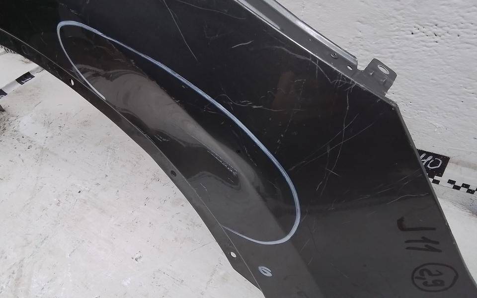 Крыло переднее правое