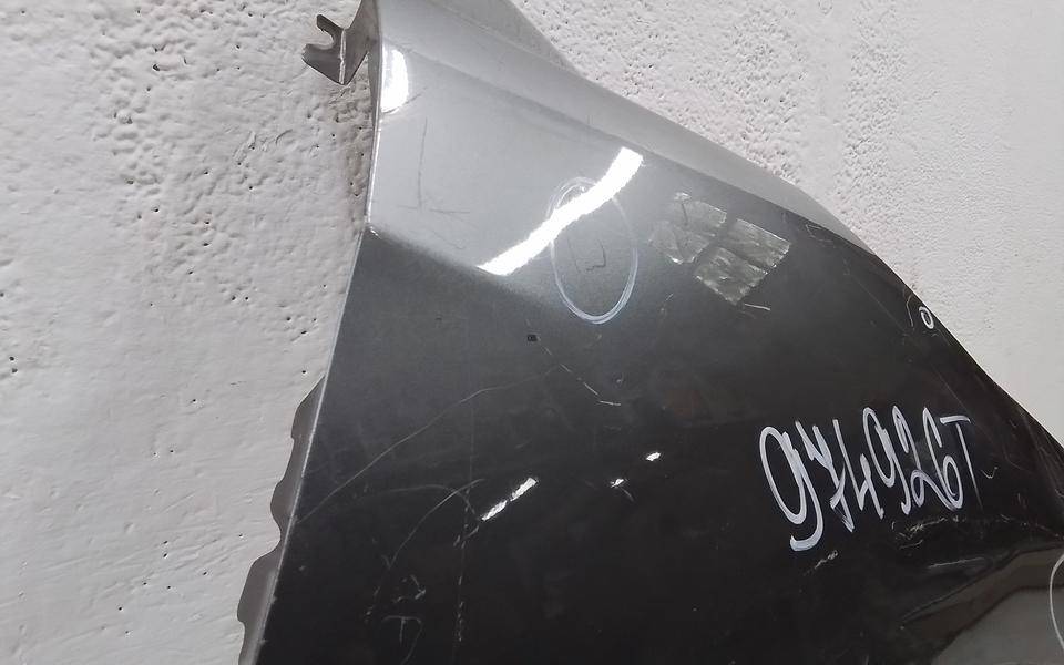 Крыло переднее правое