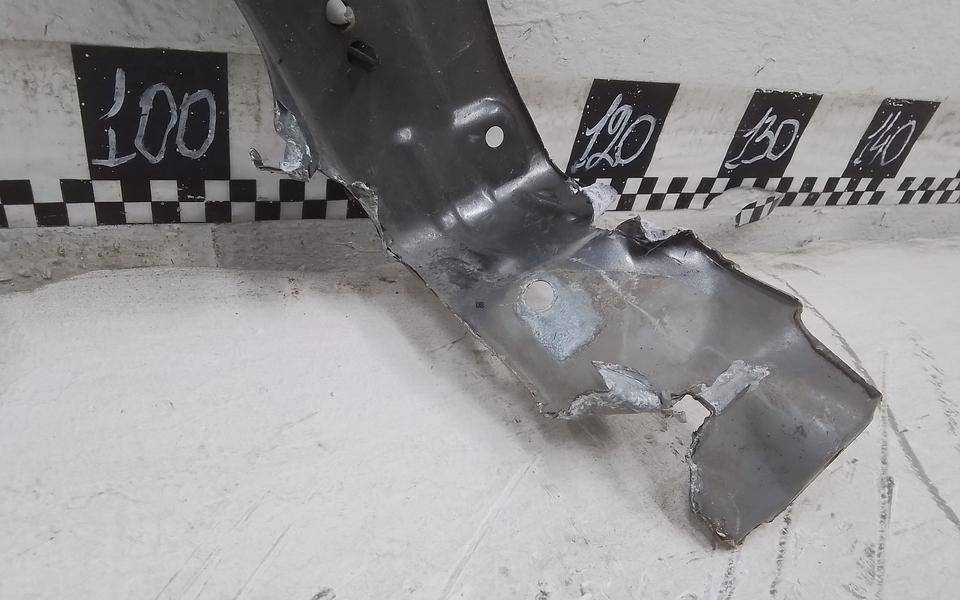 Крыло переднее правое