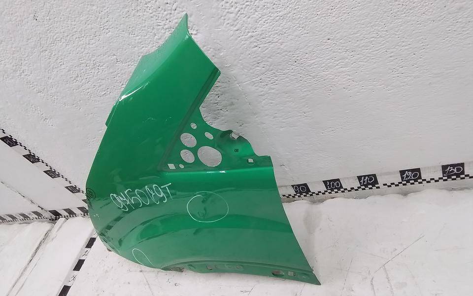 Крыло переднее левое