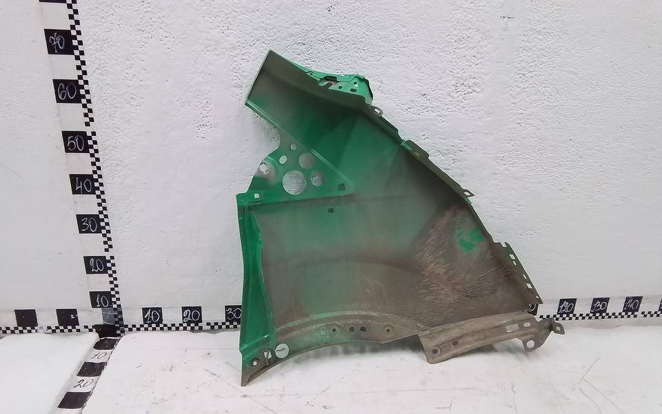 Крыло переднее левое