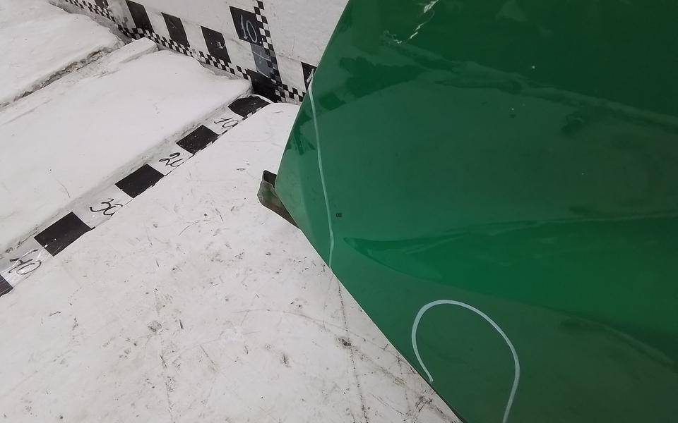 Крыло переднее левое