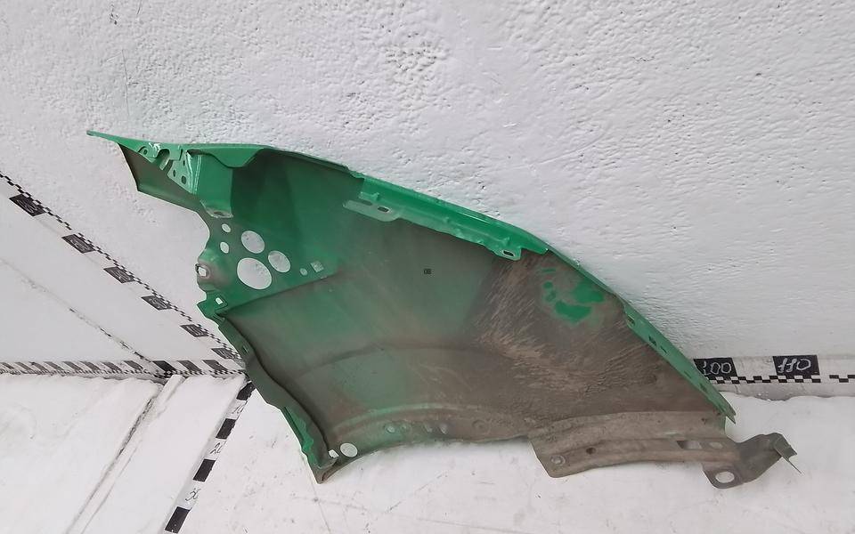 Крыло переднее левое