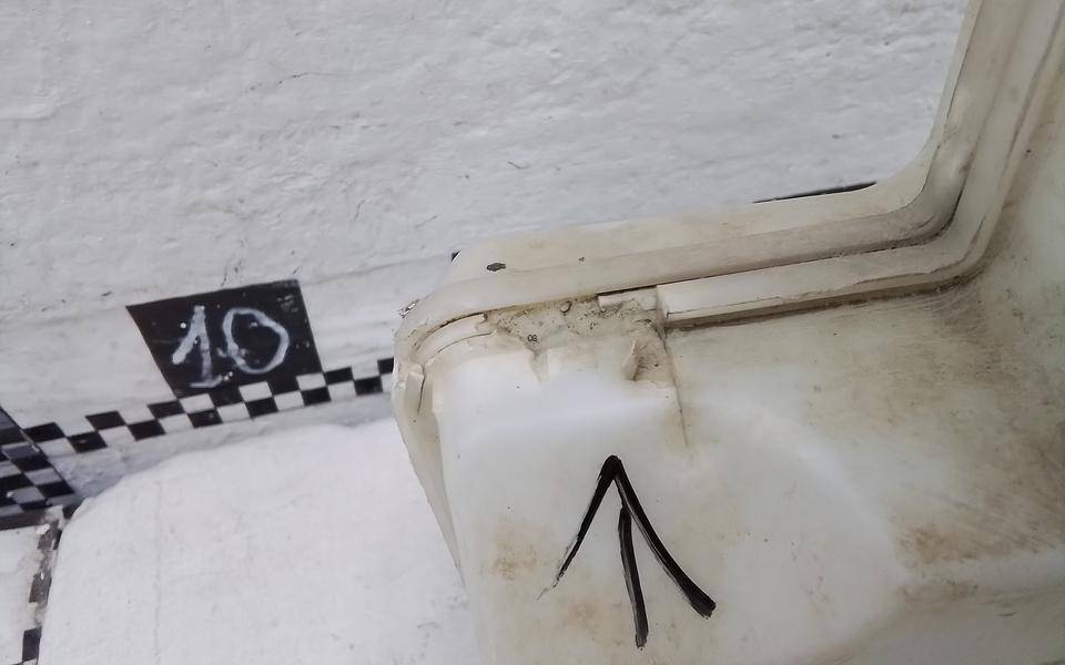 Бачок омывателя лобового стекла